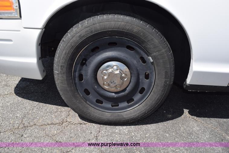 image for item H5149 2007 Ford Crown Victoria Police Interceptor