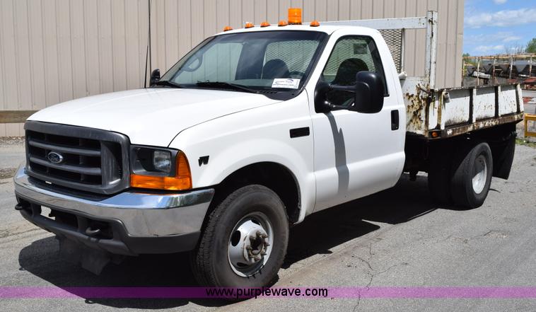 image for item H5151 2000 Ford F350 Super Duty flatbed pickup truck