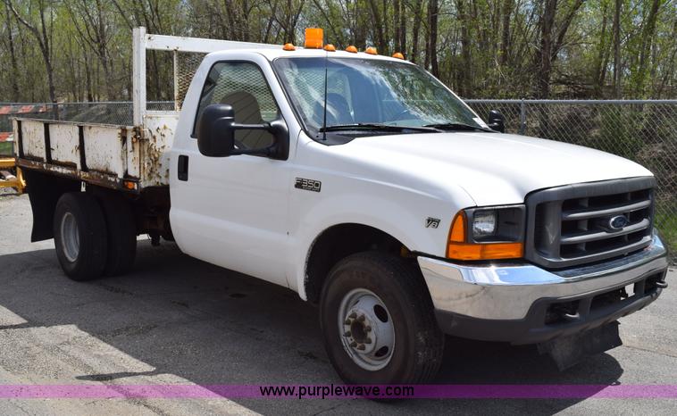 image for item H5151 2000 Ford F350 Super Duty flatbed pickup truck