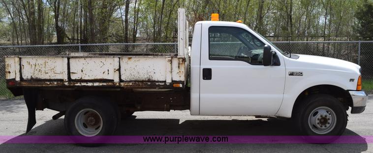 image for item H5151 2000 Ford F350 Super Duty flatbed pickup truck