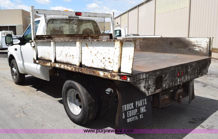 image for item H5151 2000 Ford F350 Super Duty flatbed pickup truck