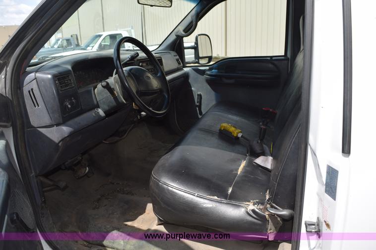 image for item H5151 2000 Ford F350 Super Duty flatbed pickup truck