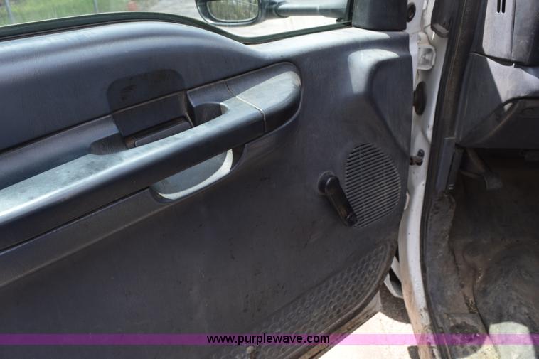 image for item H5151 2000 Ford F350 Super Duty flatbed pickup truck