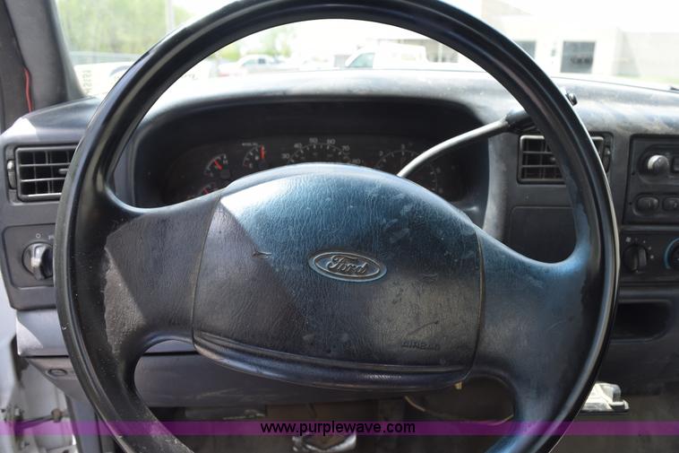 image for item H5151 2000 Ford F350 Super Duty flatbed pickup truck