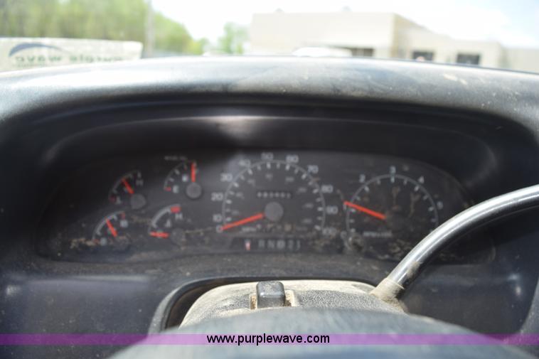 image for item H5151 2000 Ford F350 Super Duty flatbed pickup truck