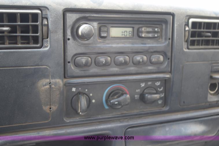 image for item H5151 2000 Ford F350 Super Duty flatbed pickup truck