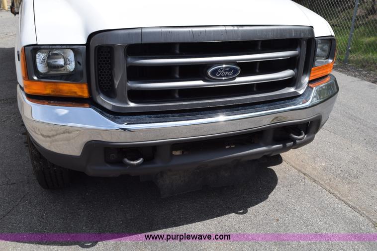 image for item H5151 2000 Ford F350 Super Duty flatbed pickup truck