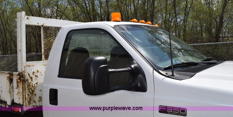 image for item H5151 2000 Ford F350 Super Duty flatbed pickup truck