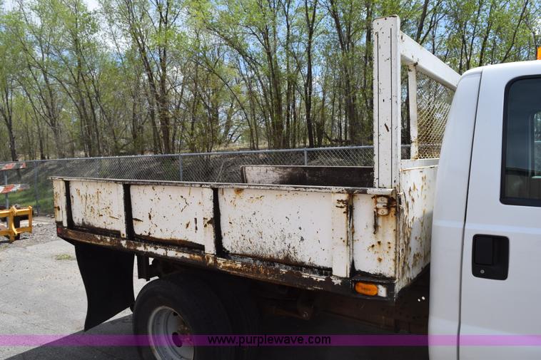 image for item H5151 2000 Ford F350 Super Duty flatbed pickup truck