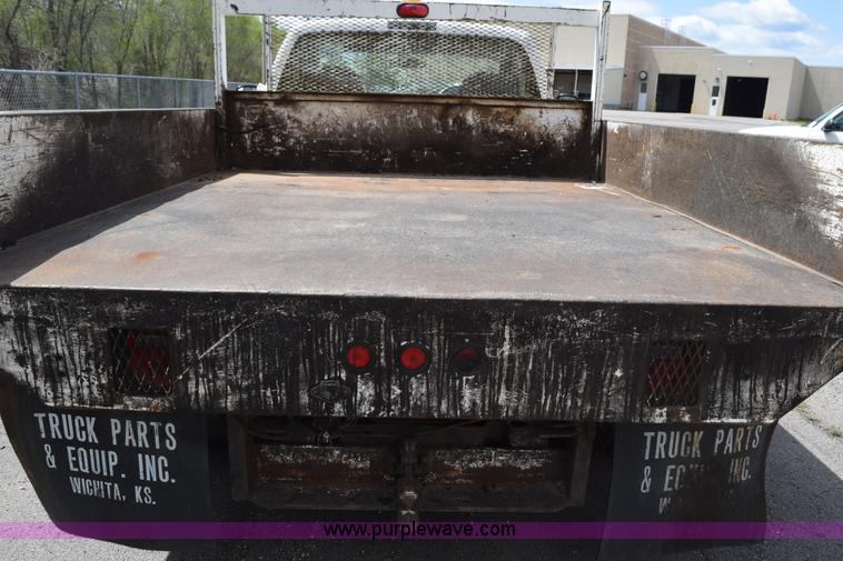 image for item H5151 2000 Ford F350 Super Duty flatbed pickup truck