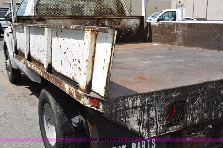 image for item H5151 2000 Ford F350 Super Duty flatbed pickup truck
