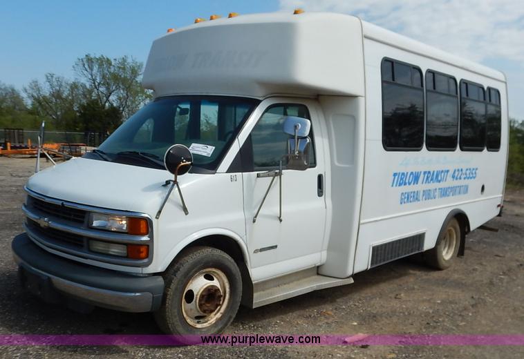 image for item J3939 2002 Chevrolet Express G3500 bus