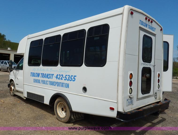 image for item J3939 2002 Chevrolet Express G3500 bus