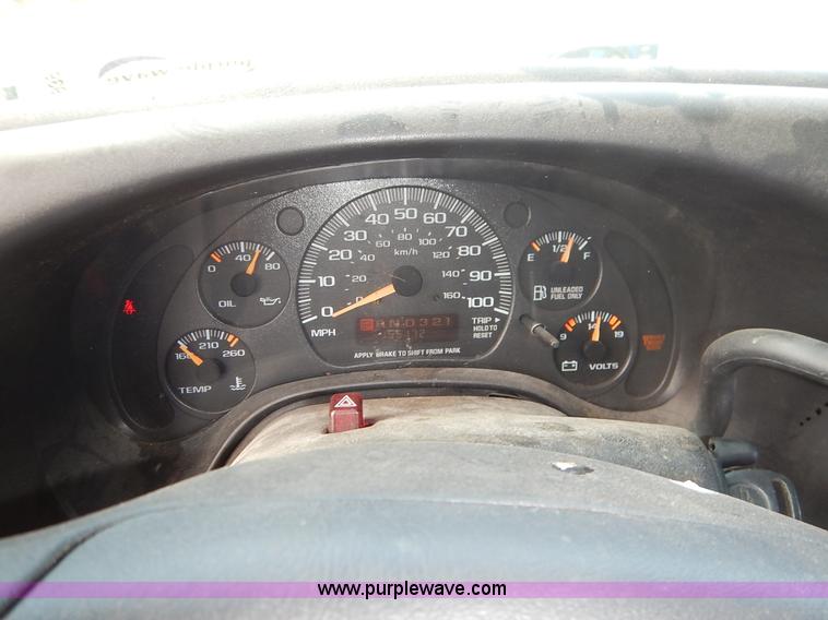 image for item J3939 2002 Chevrolet Express G3500 bus