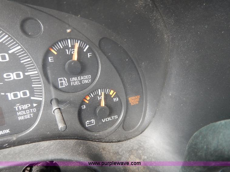 image for item J3939 2002 Chevrolet Express G3500 bus