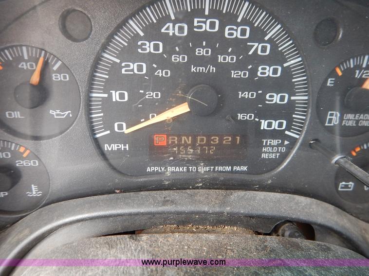 image for item J3939 2002 Chevrolet Express G3500 bus