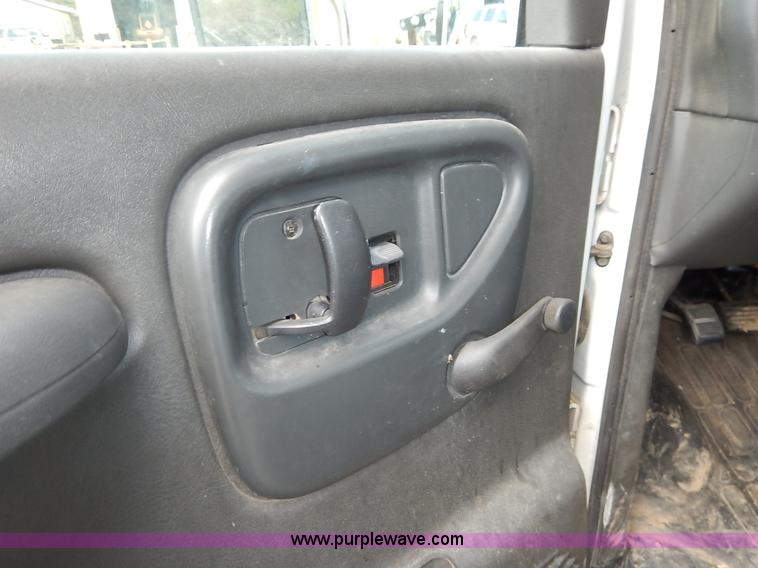 image for item J3939 2002 Chevrolet Express G3500 bus