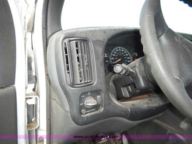 image for item J3939 2002 Chevrolet Express G3500 bus