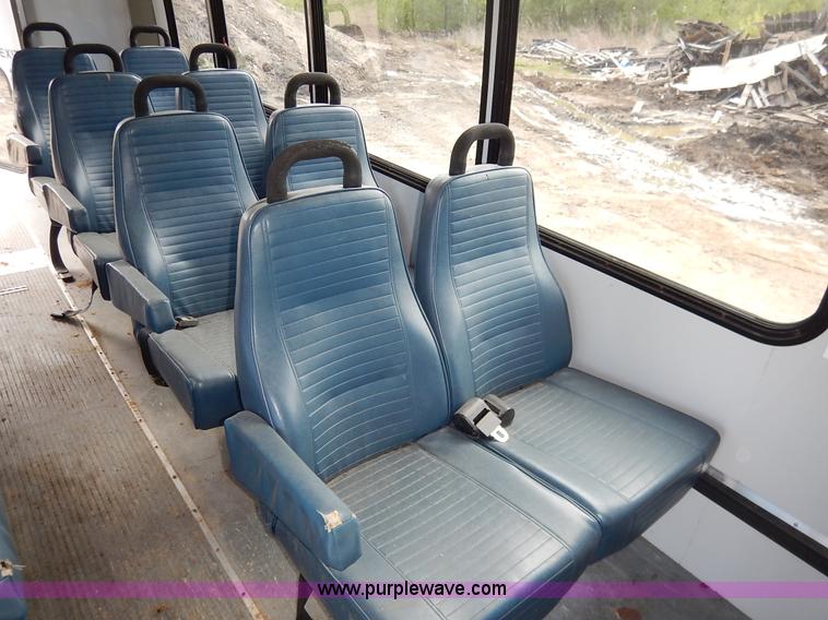 image for item J3939 2002 Chevrolet Express G3500 bus