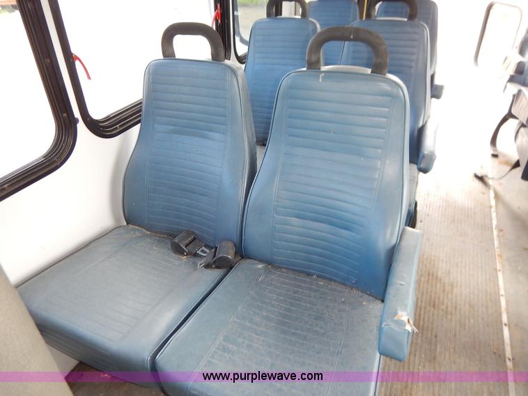 image for item J3939 2002 Chevrolet Express G3500 bus