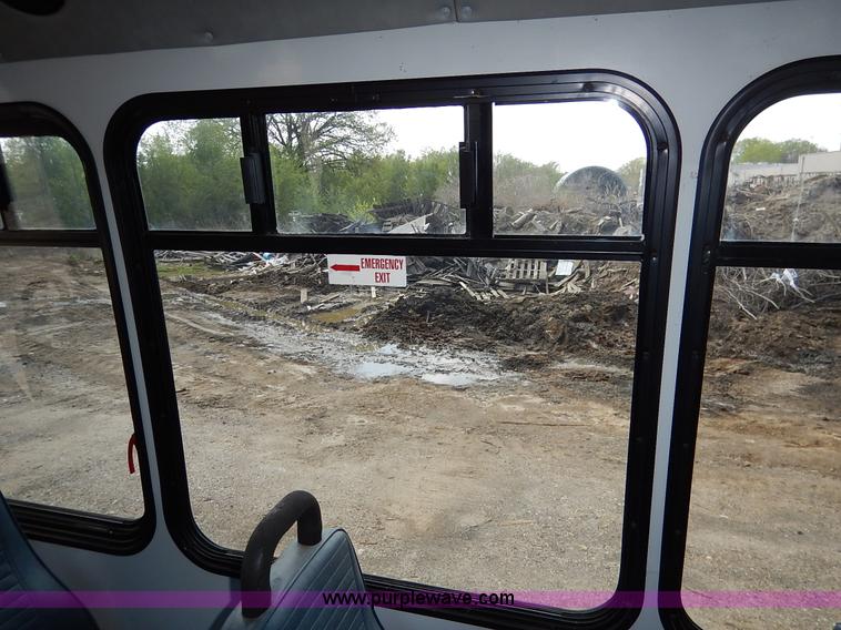 image for item J3939 2002 Chevrolet Express G3500 bus