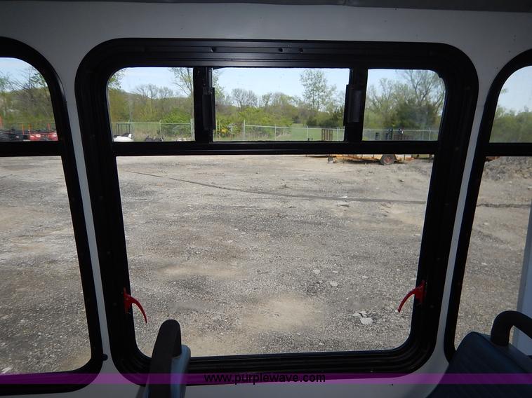 image for item J3939 2002 Chevrolet Express G3500 bus