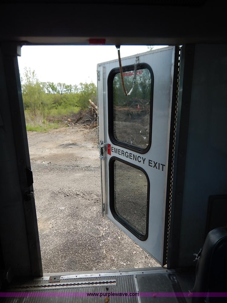 image for item J3939 2002 Chevrolet Express G3500 bus