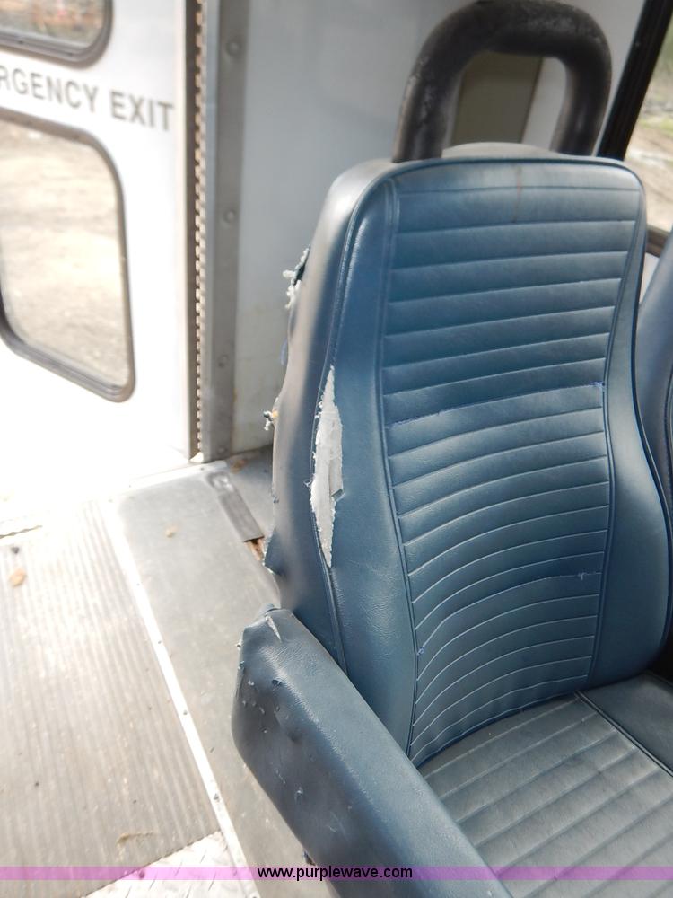 image for item J3939 2002 Chevrolet Express G3500 bus