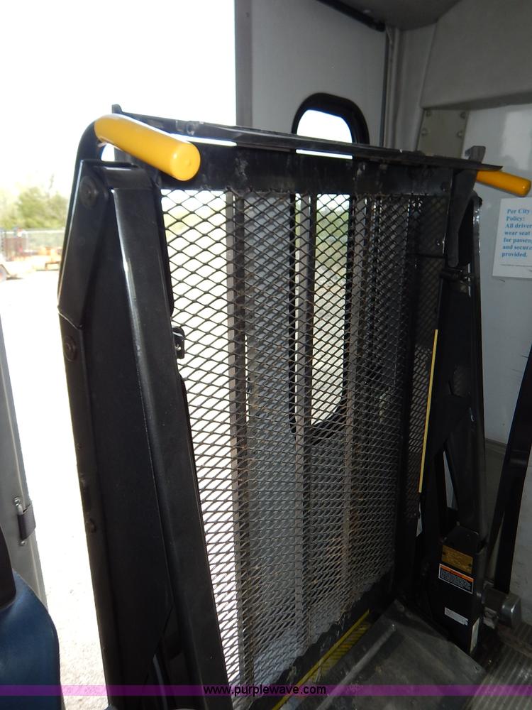 image for item J3939 2002 Chevrolet Express G3500 bus