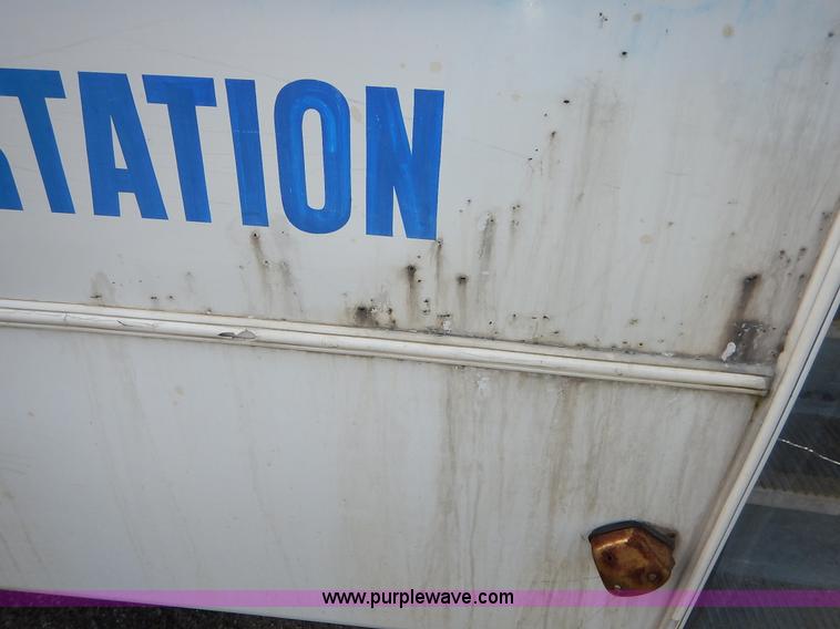 image for item J3939 2002 Chevrolet Express G3500 bus