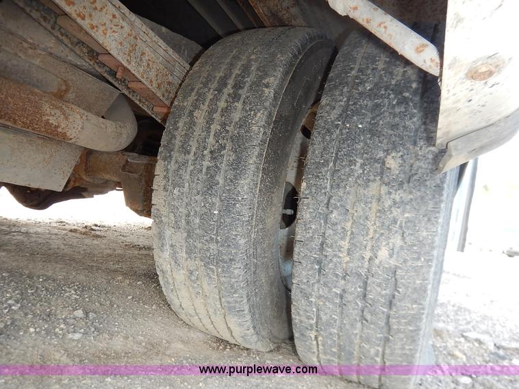 image for item J3939 2002 Chevrolet Express G3500 bus