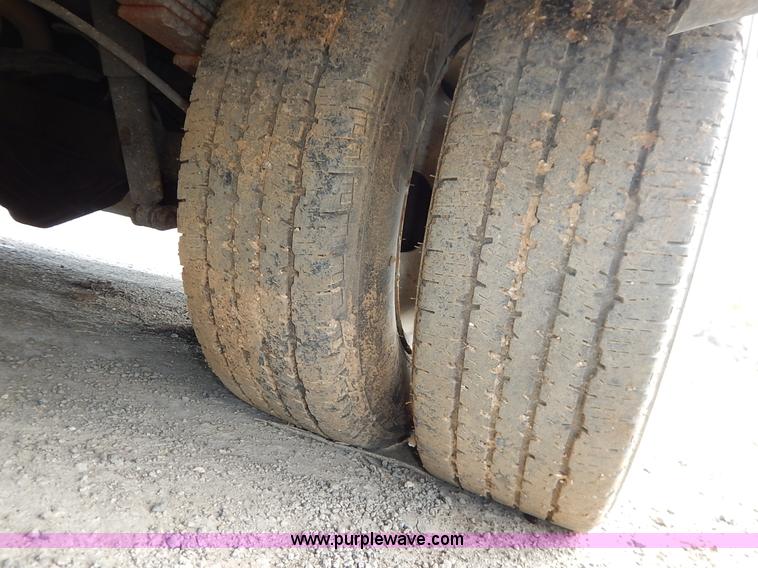 image for item J3939 2002 Chevrolet Express G3500 bus