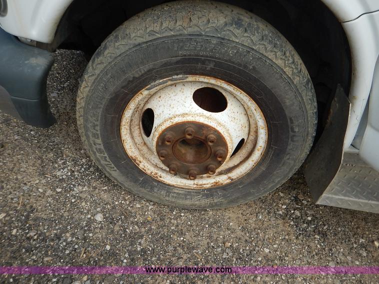 image for item J3939 2002 Chevrolet Express G3500 bus