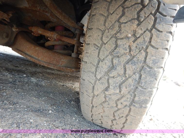 image for item J3939 2002 Chevrolet Express G3500 bus