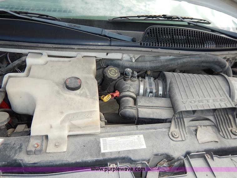 image for item J3939 2002 Chevrolet Express G3500 bus