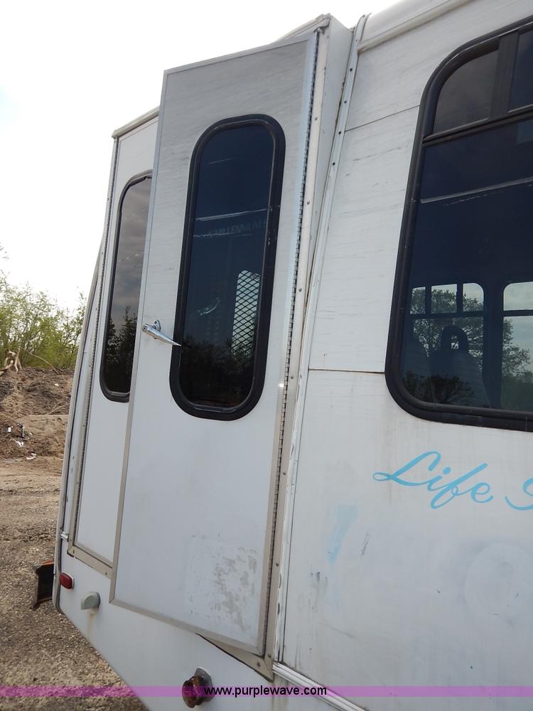 image for item J3939 2002 Chevrolet Express G3500 bus