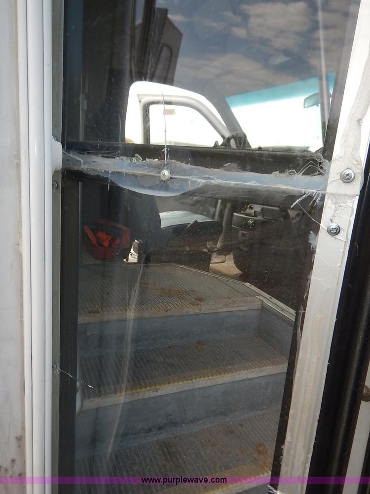 image for item J3939 2002 Chevrolet Express G3500 bus