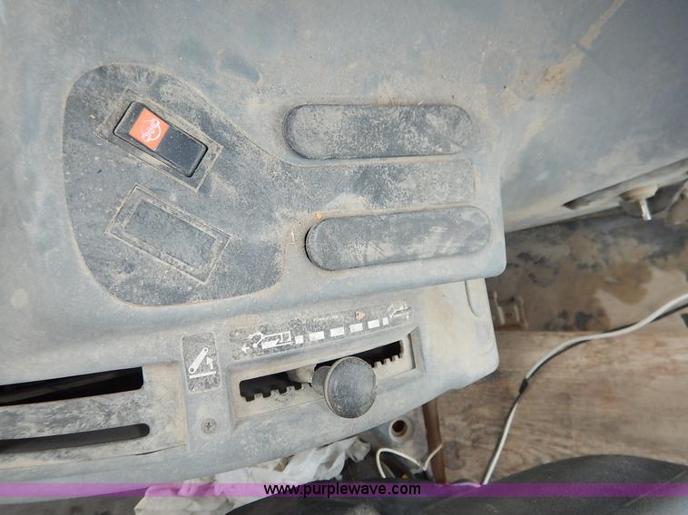 image for item J3955 1998 New Holland TS100 tractor