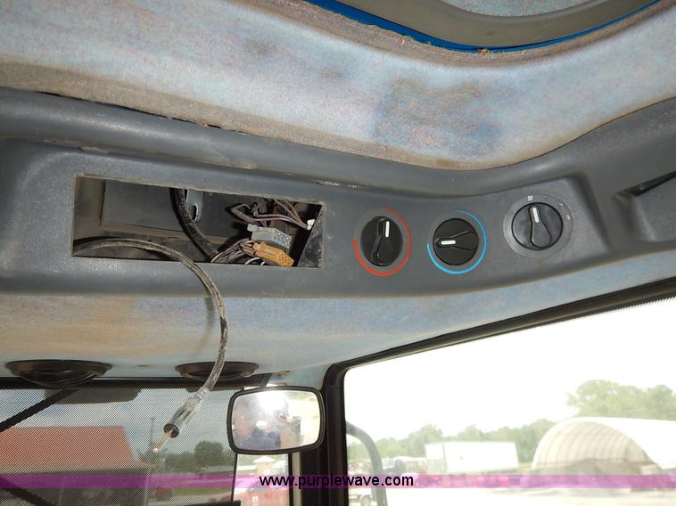 image for item J3955 1998 New Holland TS100 tractor