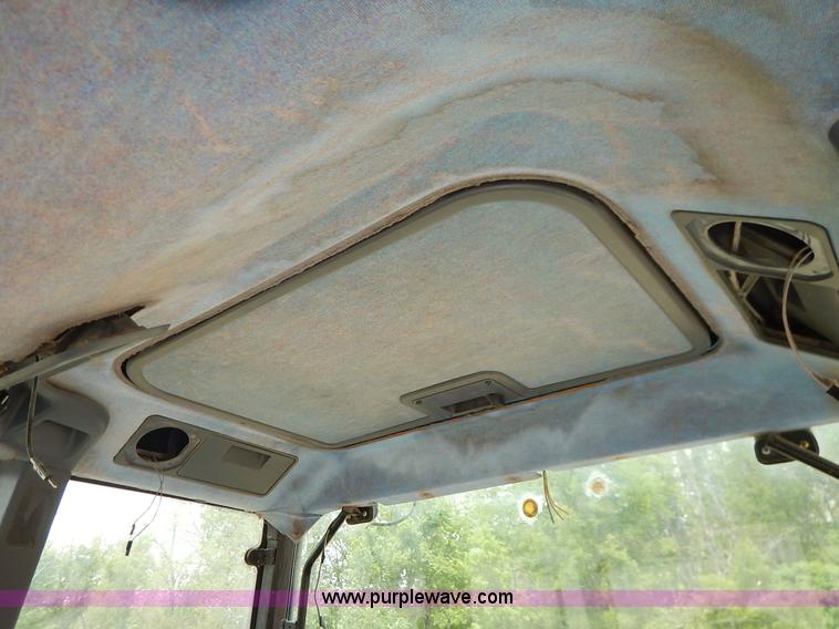 image for item J3955 1998 New Holland TS100 tractor