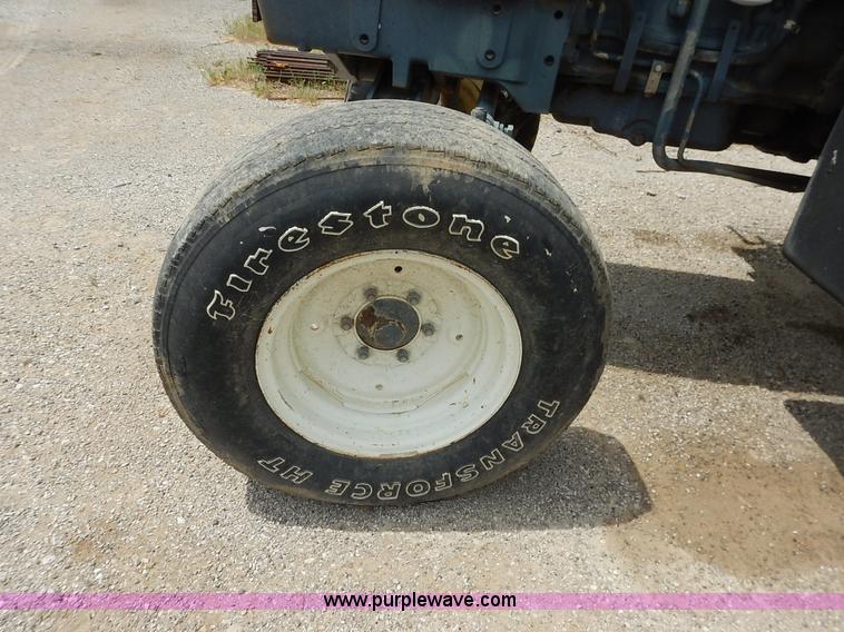 image for item J3955 1998 New Holland TS100 tractor