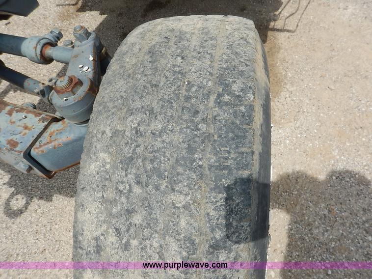 image for item J3955 1998 New Holland TS100 tractor