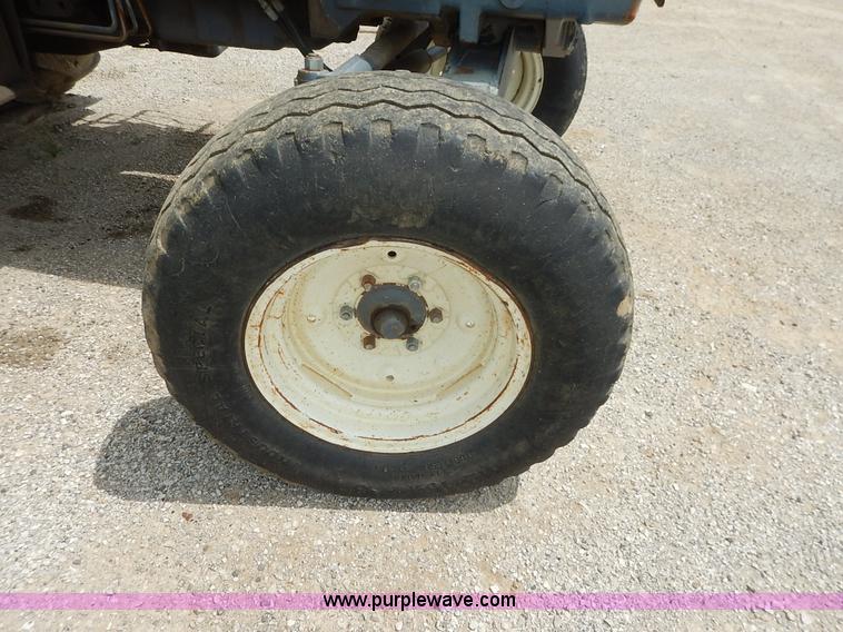 image for item J3955 1998 New Holland TS100 tractor