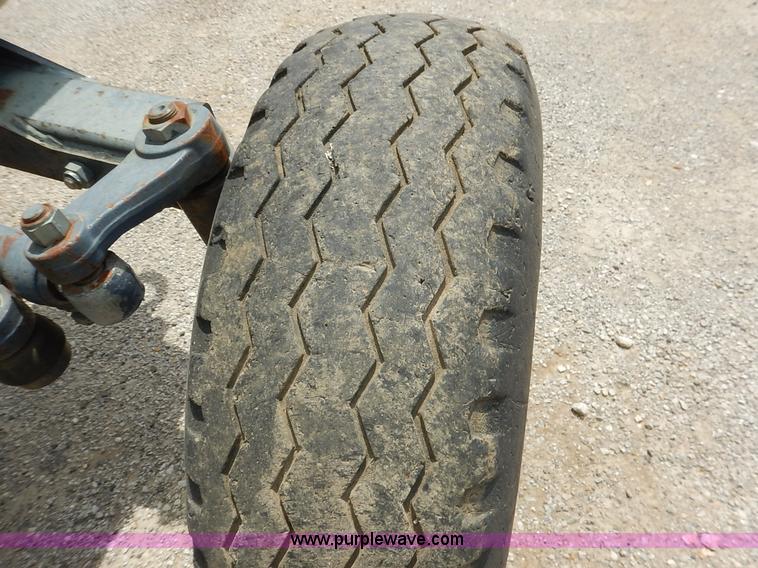 image for item J3955 1998 New Holland TS100 tractor