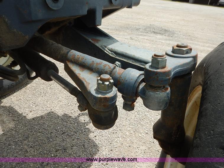 image for item J3955 1998 New Holland TS100 tractor