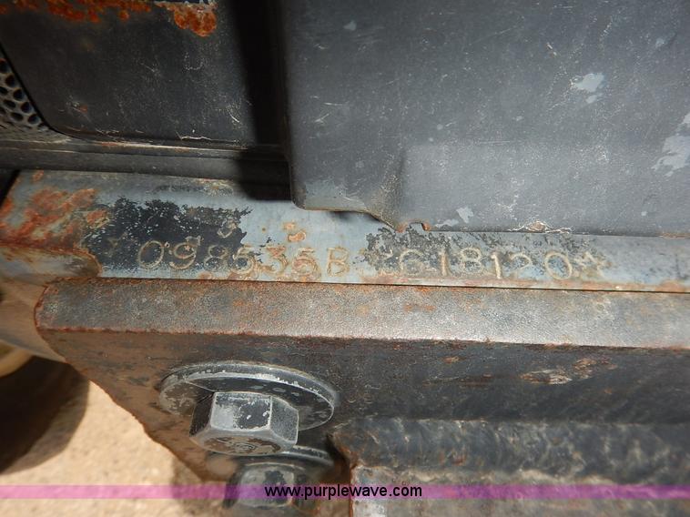 image for item J3955 1998 New Holland TS100 tractor