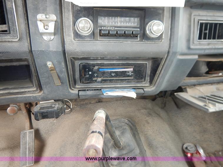 image for item J3956 1985 Ford F350 flatbed pickup truck