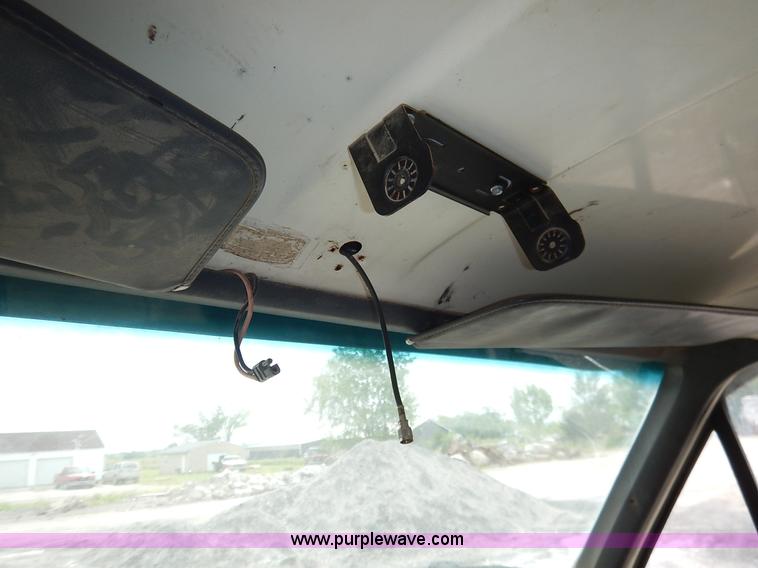 image for item J3956 1985 Ford F350 flatbed pickup truck