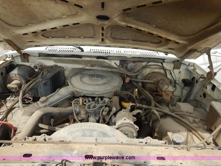 image for item J3956 1985 Ford F350 flatbed pickup truck