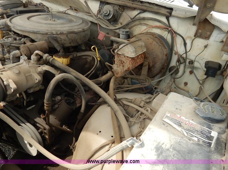 image for item J3956 1985 Ford F350 flatbed pickup truck